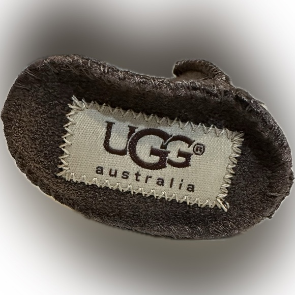 VTG NEW UGG KEYCHAIN WITH ORIGINAL SEALED CHAPSTICK BROWN SHEARLING LAMB SKIN 3” - Picture 4 of 14